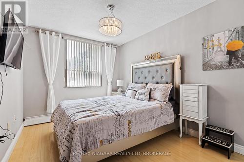 205 - 6390 Huggins Street, Niagara Falls (Stamford), ON - Indoor Photo Showing Bedroom