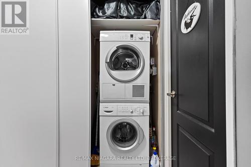 205 - 6390 Huggins Street, Niagara Falls (Stamford), ON - Indoor Photo Showing Laundry Room