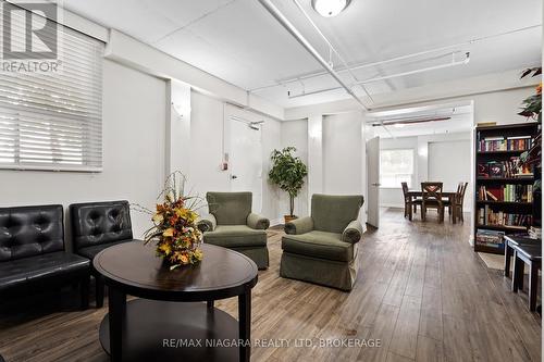 205 - 6390 Huggins Street, Niagara Falls (Stamford), ON - Indoor Photo Showing Living Room