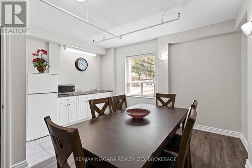 205 - 6390 Huggins Street, Niagara Falls (Stamford), ON - Indoor Photo Showing Dining Room