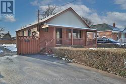 215 OAKRIDGE DRIVE  Toronto, ON M1M 2B4