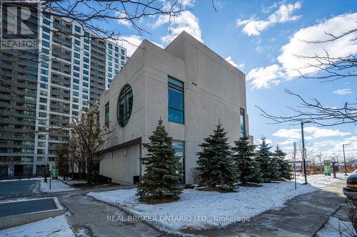 312 - 335 Rathburn Road W, Mississauga, ON - Outdoor