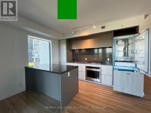 502 - 1 Hillsdale Avenue W, Toronto, ON - Indoor Photo Showing Kitchen
