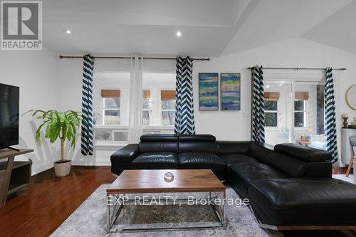 4165 Lloydtown-Aurora Road, King, ON - Indoor Photo Showing Living Room