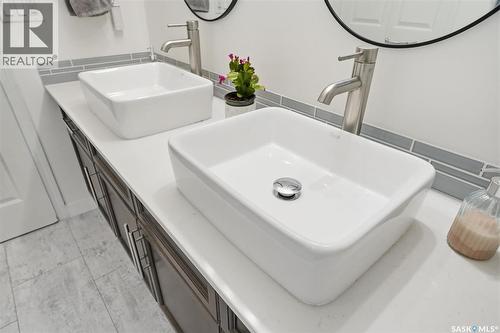 323 Hettle Cove, Saskatoon, SK - Indoor Photo Showing Bathroom
