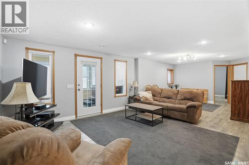 3148 Wimbledon Bay, Regina, SK - Indoor Photo Showing Living Room