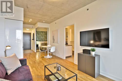 830 - 20 Minowan Miikan Lane, Toronto, ON - Indoor Photo Showing Living Room