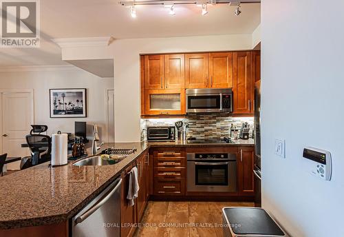 3104 - 35 Balmuto Street, Toronto, ON - Indoor Photo Showing Kitchen With Double Sink