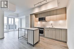 112 - 220 MISSINNIHE WAY  Mississauga, ON L5H 0A9