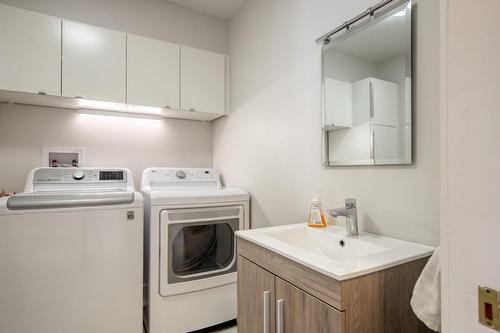 Powder room - 6 Rue Des Hirondelles, Saint-Jean-Sur-Richelieu, QC - Indoor Photo Showing Laundry Room