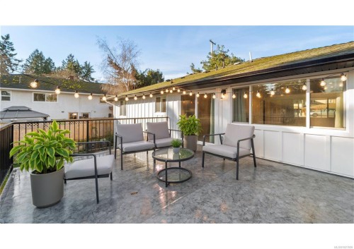 1021 Tillicum Rd, Esquimalt, BC 