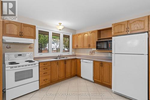 3348 Kodiak Street, Ottawa, ON - Indoor Photo Showing Kitchen With Double Sink