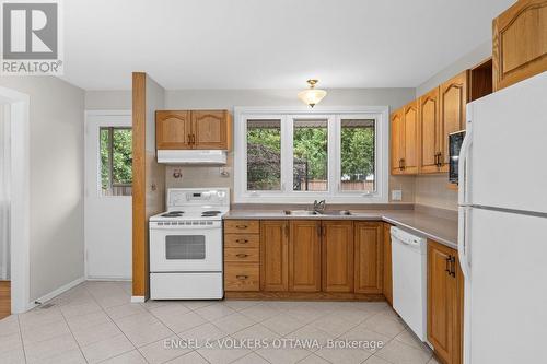 3348 Kodiak Street, Ottawa, ON - Indoor Photo Showing Kitchen With Double Sink