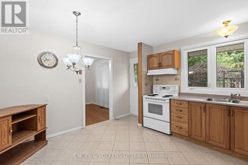 3348 Kodiak Street, Ottawa, ON - Indoor Photo Showing Kitchen With Double Sink