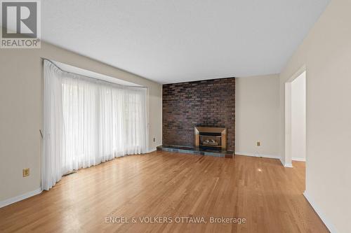 3348 Kodiak Street, Ottawa, ON - Indoor Photo Showing Living Room With Fireplace