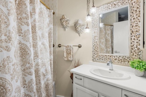 107-225 Belleville St, Victoria, BC - Indoor Photo Showing Bathroom