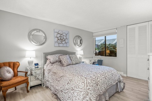107-225 Belleville St, Victoria, BC - Indoor Photo Showing Bedroom