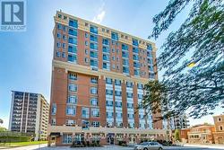 1001 - 15 MAPLEWOOD AVENUE  Toronto, ON M6C 4B4