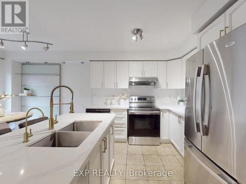 98 Lowther Avenue, Richmond Hill, ON - Indoor Photo Showing Kitchen With Double Sink With Upgraded Kitchen