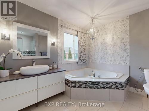 98 Lowther Avenue, Richmond Hill, ON - Indoor Photo Showing Bathroom