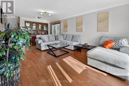 6186 Delta Drive, Niagara Falls, ON - Indoor Photo Showing Living Room