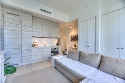 Salon - 603-1155 Rue De La Montagne, Montréal (Ville-Marie), QC - Indoor