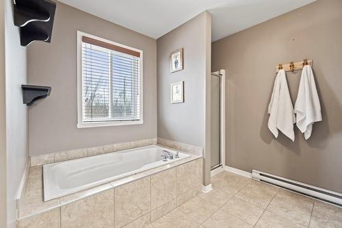 Bathroom - 19 Rue Du Frère-André-Daoust, Rigaud, QC - Indoor Photo Showing Bathroom