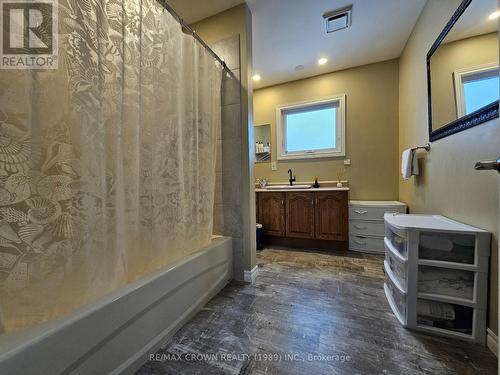 205 Lakeside Drive, North Bay (Birchaven), ON - Indoor Photo Showing Bathroom