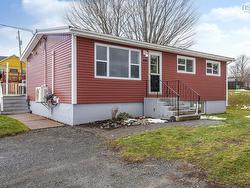 18 Kirk Avenue  Stellarton, NS B0K 1S0