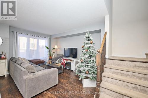 Living area with laminated flooring. - 7759 White Pine Crescent, Niagara Falls (Brown), ON - Indoor Photo Showing Living Room
