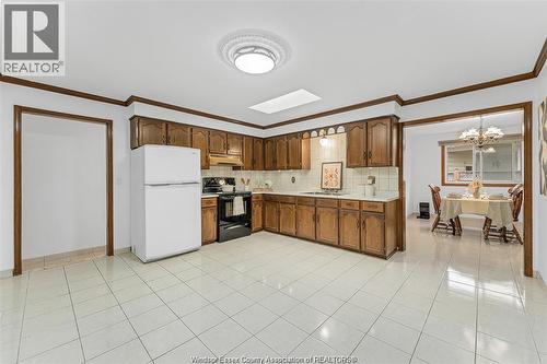 10615 Keating Crescent, Windsor, ON - Indoor Photo Showing Kitchen