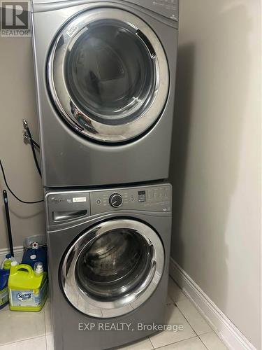7 Hollyhedge Court, Brampton, ON - Indoor Photo Showing Laundry Room