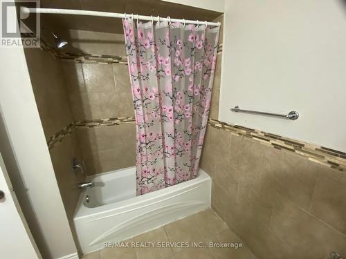 7731 Redstone Road, Mississauga, ON - Indoor Photo Showing Bathroom
