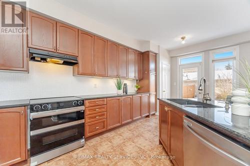 3027 Richview Boulevard, Oakville, ON - Indoor Photo Showing Kitchen With Upgraded Kitchen