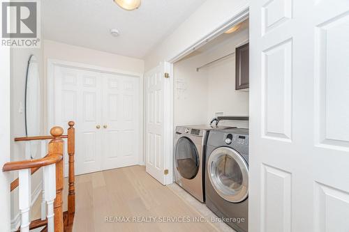 3027 Richview Boulevard, Oakville, ON - Indoor Photo Showing Laundry Room