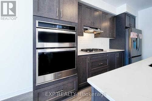 31 Turnbull Drive, Brantford, ON - Indoor Photo Showing Kitchen
