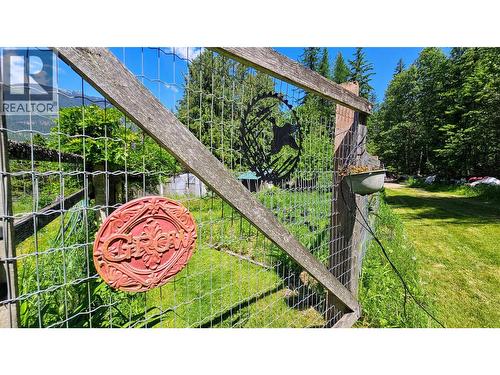 8496 B Procter Road E, Procter, BC - Outdoor
