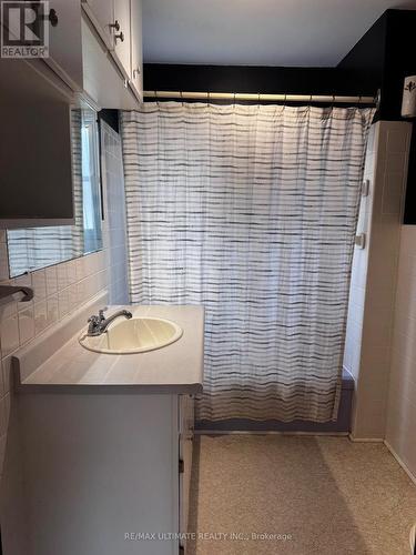 202 Nassau Street, Oshawa, ON - Indoor Photo Showing Bathroom
