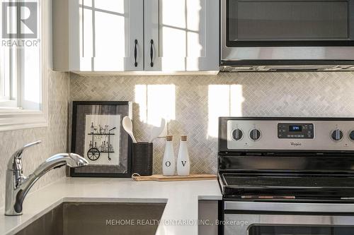 319 - 199 Pine Grove Road, Vaughan, ON - Indoor Photo Showing Kitchen