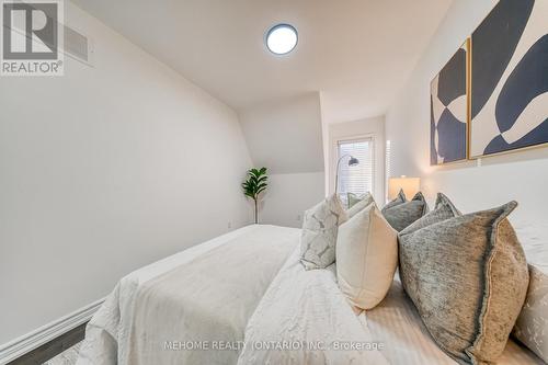 319 - 199 Pine Grove Road, Vaughan, ON - Indoor Photo Showing Bedroom