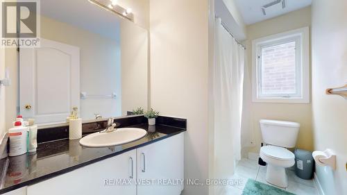 247 Knapton Drive, Newmarket, ON - Indoor Photo Showing Bathroom