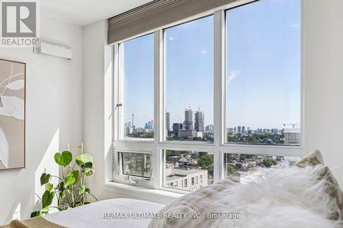 1402 - 816 Lansdowne Avenue, Toronto, ON - Indoor Photo Showing Bedroom