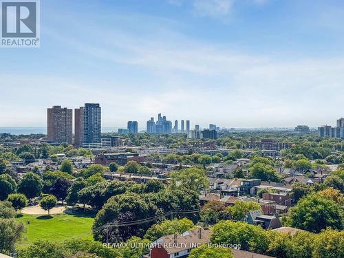 1402 - 816 Lansdowne Avenue, Toronto, ON - Outdoor With View