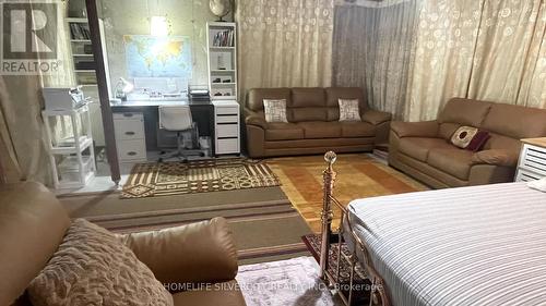 494 George Ryan Avenue, Oakville, ON - Indoor Photo Showing Living Room