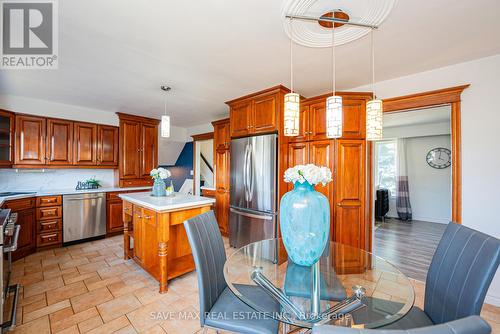 6307 Carolyn Avenue, Niagara Falls, ON - Indoor Photo Showing Kitchen