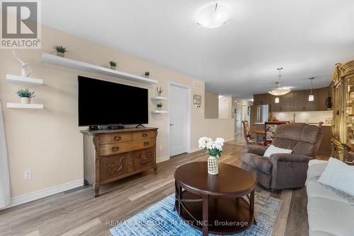 2 Morgan Clouthier Way, Arnprior, ON - Indoor Photo Showing Living Room