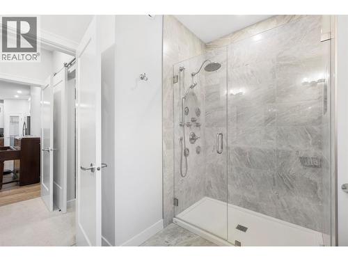 641 Shuswap Road Unit# 228, Kamloops, BC - Indoor Photo Showing Bathroom