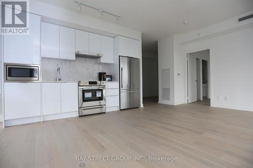 2705 - 25 Richmond Street, Toronto, ON - Indoor Photo Showing Kitchen