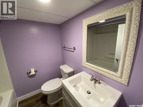 100 Third Avenue N, Yorkton, SK - Indoor Photo Showing Bathroom