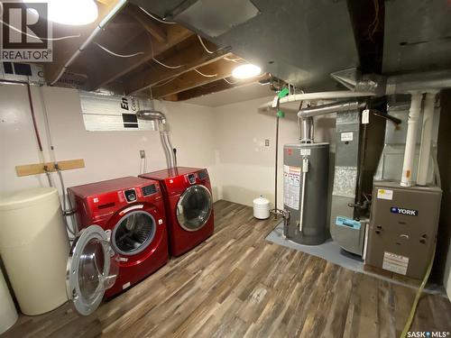 100 Third Avenue N, Yorkton, SK - Indoor Photo Showing Laundry Room